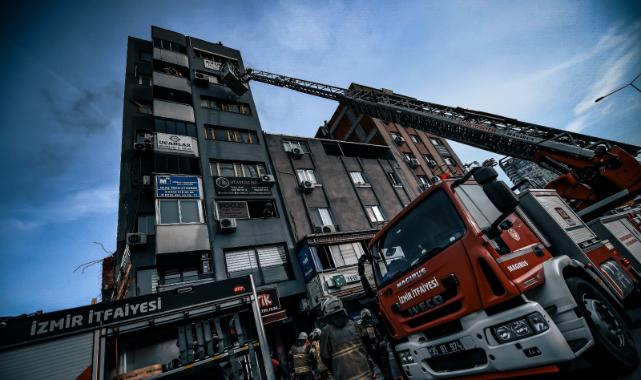 İş hanını alevler sardı, itfaiye 12 kişiyi kurtardı