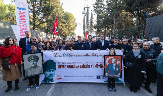 İzmir’de Kubilay için “Demokrasi ve Laiklik” yürüyüşü