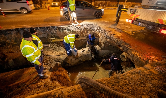 İZSU ekipleri Güzelbahçe–Narlıdere ana iletim hattındaki arızayı giderdi