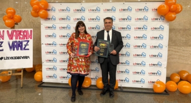 LÖSEV Yılın Basın Gönüllüsü Ödülü Murat Demircan’a, Yılın Kurum Elçisi Ödülü Gizem Dağ’a verildi