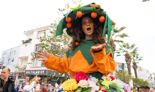 Mandalina Şenliği, üreticilere umut ve neşe getirdi