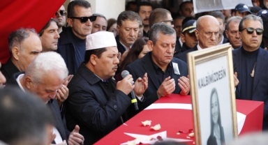 Manisa’nın ilk kadın belediye başkanı Gülşah Durbay son yolculuğuna uğurlanıyor