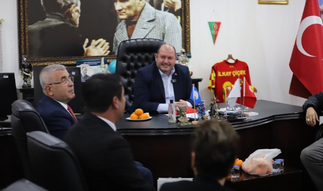 Menderes’te tarihi buluşma: Türkiye’nin muhtarları aynı çatı altında