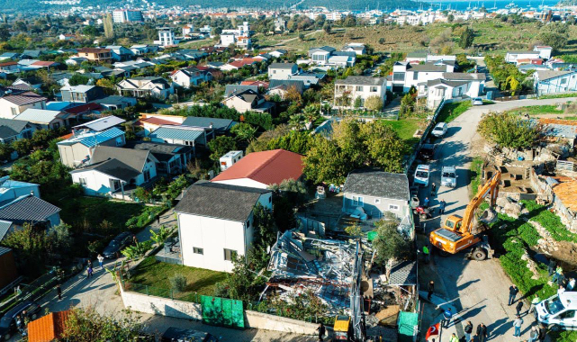 Seferihisar'da hobi bahçeleri yıkılıyor