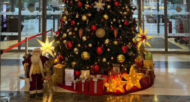 Swissôtel Büyük Efes, İzmir’de ‘Yılbaşı Ağacı’ Noel melodileri ile ışıklandırılacak