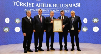 Yalçın Ata'ya büyük onur