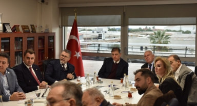 Başkan Tugay ve CHP il yönetiminden İAOSB’ye ziyaret
