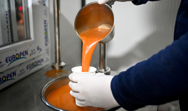 Bornova'da sıcak çorba ikramı başladı