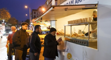 Buca'da sıcak çorba ikramı başladı