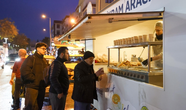 Buca'da sıcak çorba ikramı başladı