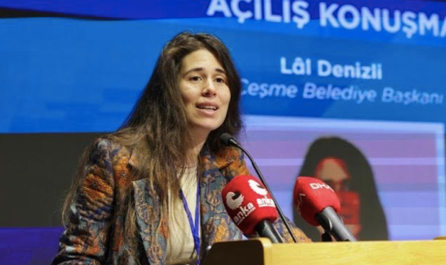 Çeşme'de 'Kiralık Sosyal Konut Sempozyumu' yapıldı