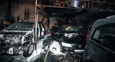 Depo yangını kısa sürede söndürüldü