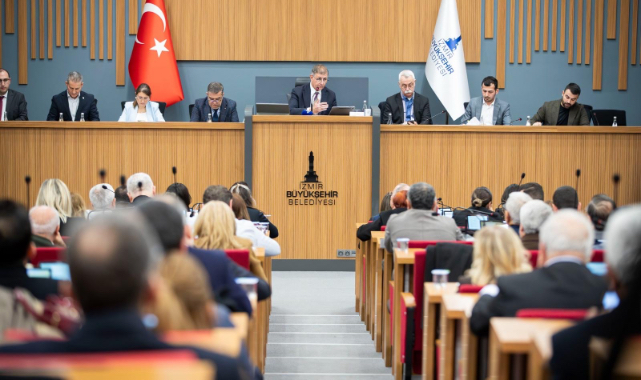 İzBB Meclisi'nde Başkan Tugay belgelerle yanıt verdi