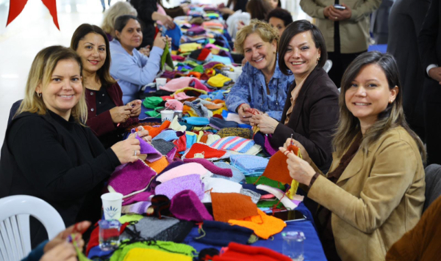 Karabağlar’da dayanışma rüzgarı: İlmek ilmek birlik oluşuyor