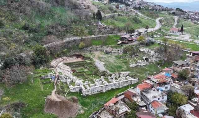 Tarihe yol açılıyor