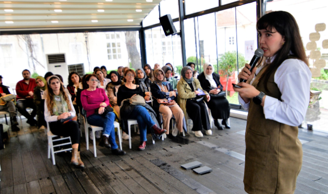 Bornova’da sağlıklı ilişkiler masaya yatırıldı