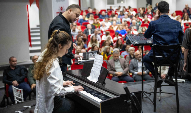Efsane notalar Bornova’da yankılandı
