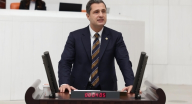 Hurda Gemi Halen Urla Demircili Koyunda...