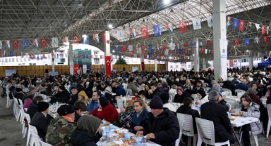İlk iftar sofrası Gaziemir’de kuruldu