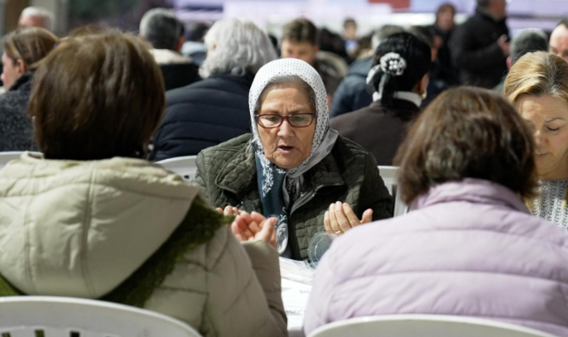 İlk iftar sofrası Gaziemir’de kuruldu