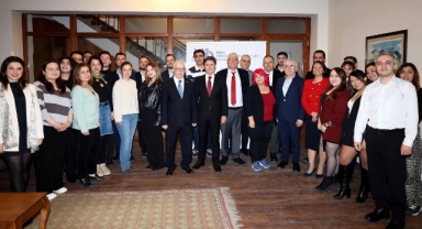 İzmir YMMO Vergi Eğitim Merkezi ilk uzmanlarını mezun etti