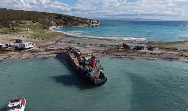Urla Demircili Koyu'nda kaçak gemi sökümüne tepki büyüyor