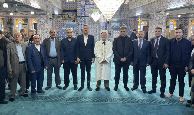 Başkan Tugay bayram namazında Bucalılarla buluştu