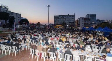 Başkan Tugay: Ne saraylara ne şatafatlı sofralara ihtiyacımız var