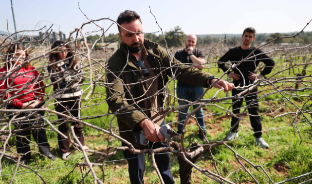 Buca’nın bağlarında geleceğin ziraat mühendisleri yetişiyor