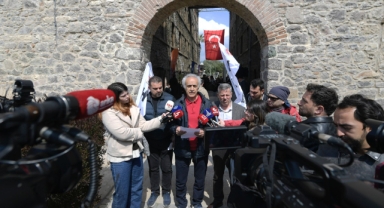 Harita ve Kadastro Mühendisleri Odası İzmir Şubesi’nden Başkan Tugay’a destek “Tescil yasaya aykırı”