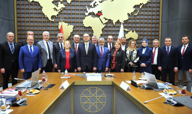 İzmirli 34 gazeteciye basın kartı