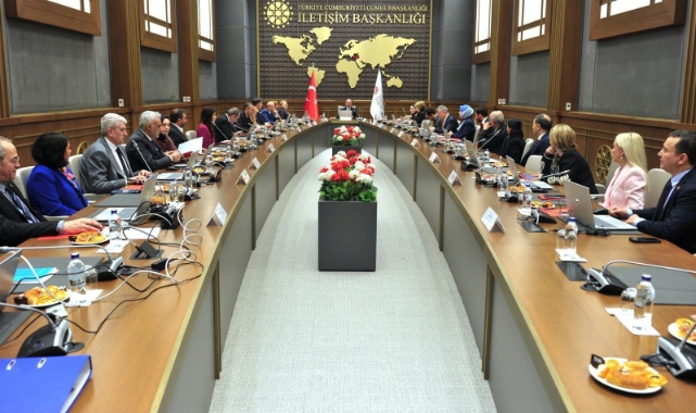 İzmirli 34 gazeteciye basın kartı