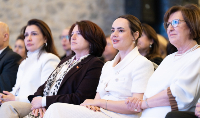 Kadınlar İzmir’deki zirvede konuştu