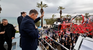 Kuşadası'nda millet iradesi meydana taşındı