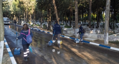 Mezarlıklar Ramazan Bayramı’na hazırlanıyor