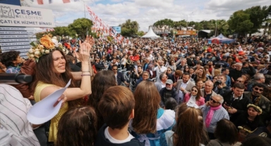 Alaçatı Ot Festivali’ne görkemli kortej