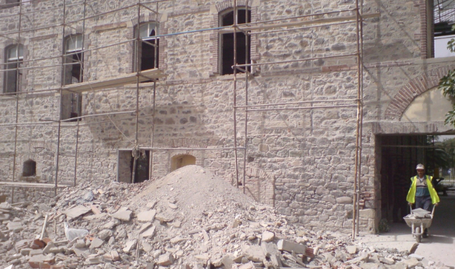 Başkan Tugay, Meslek Fabrikası’nın 19 yıl önceki görüntülerini paylaştı: “Neredeydiniz o yıllarda?”