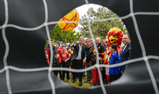 Başkan Tugay, sporcu çocuklarla buluştu