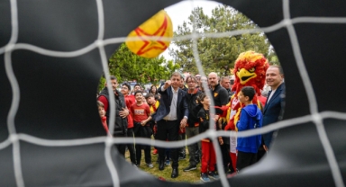 Başkan Tugay, sporcu çocuklarla buluştu