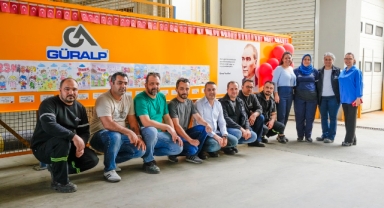 Çocuklar fabrikada resim sergisi açtı 