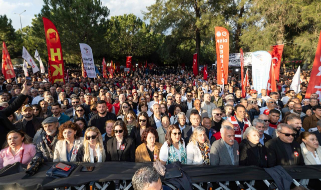 İzmirliler tek yürek: 'Malımıza Çöktürtmeyiz' mitinginde güç birliği