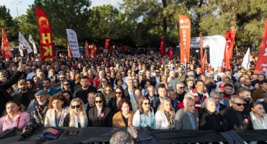 İzmirliler tek yürek: 'Malımıza Çöktürtmeyiz' mitinginde güç birliği