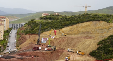 Menemen Sosyal Konutları’nda inşaat sürüyor