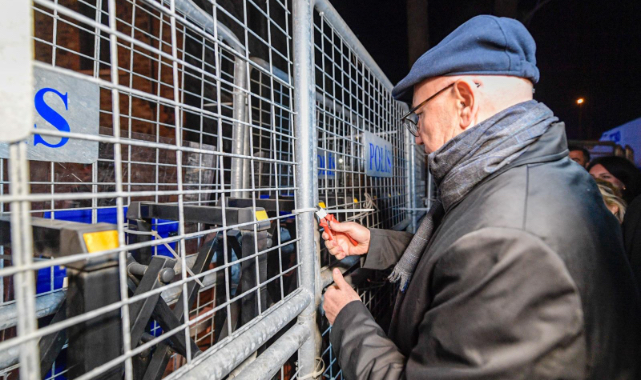 Meslek Fabrikası önündeki gece nöbetine Mahmut Tanal'dan tam destek