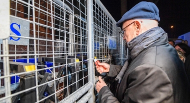Meslek Fabrikası önündeki gece nöbetine Mahmut Tanal'dan tam destek