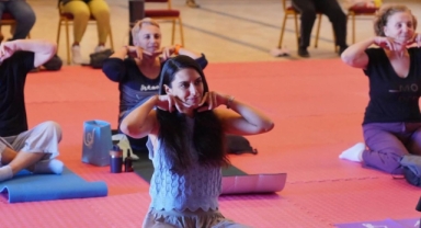 Kadınlar yüz yoga atölyesinde buluştu