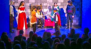 Kıbrıslı özel çocuklardan, alkışlanan “HAMLET” performansı