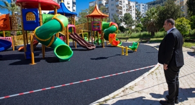 Narlıdere'de çocuk oyun parkları konforlu hale geliyor