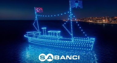 Sabancı Holding 19 Mayıs'ı dron gösterisiyle kutladı
