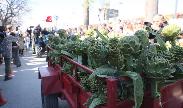 Urla Enginar Festivali coşkuyla başladı: Sokaklar şölene döndü